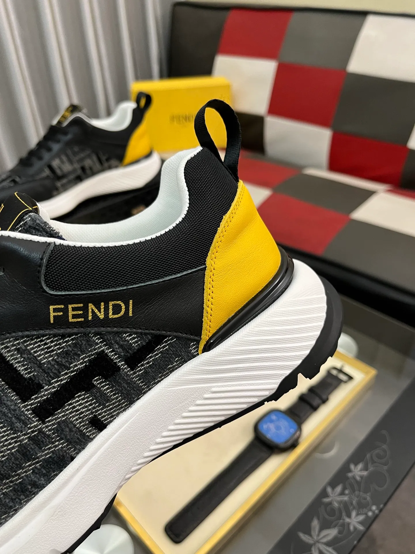 Men's Men's Shoes💰458⌚️⌚️[Fendi] Fendi's latest casual shoes for men! Available at counters simultaneously! Made entirely of imported top-grain calfskin, the interior is made of top-grain water-dyed cowhide, and the original factory-supplied rubber outsole. Leading new fashion concepts. Matching code: 38-442️⃣Colors available